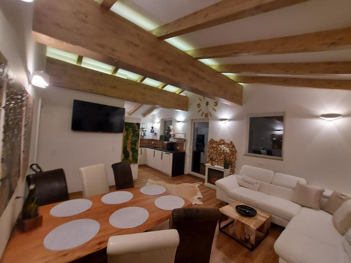 Auszeit Steiraland Penthouse 9 Mit Grossen Balkon Und Parkplatz Apartment Leoben  Bagian luar foto