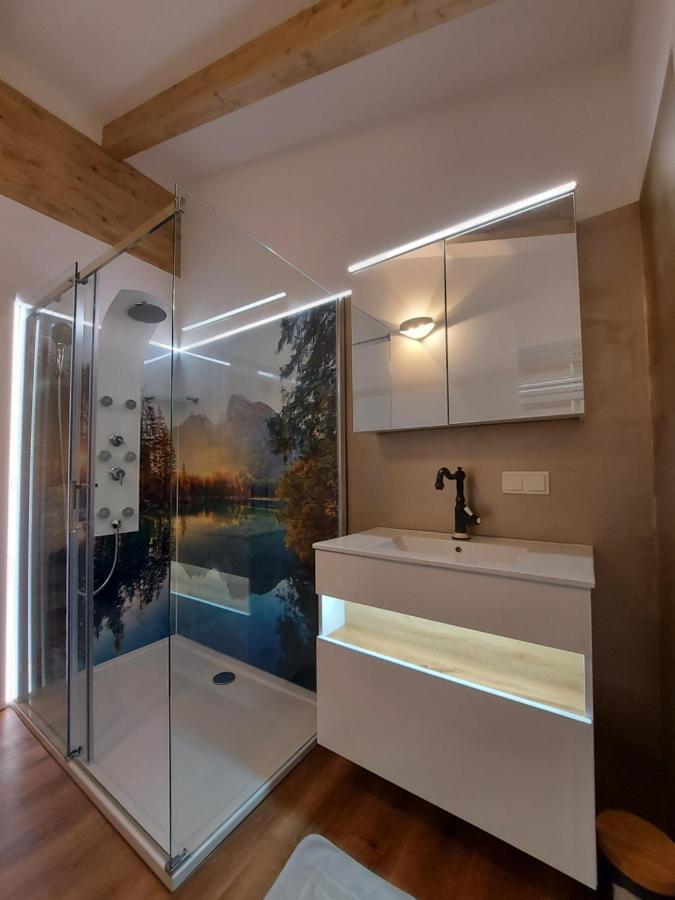 Auszeit Steiraland Penthouse 9 Mit Grossen Balkon Und Parkplatz Apartment Leoben  Bagian luar foto