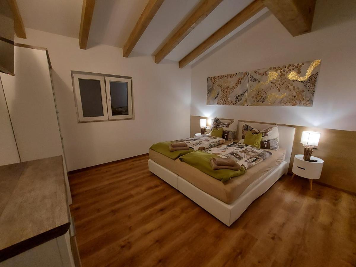Auszeit Steiraland Penthouse 9 Mit Grossen Balkon Und Parkplatz Apartment Leoben  Bagian luar foto