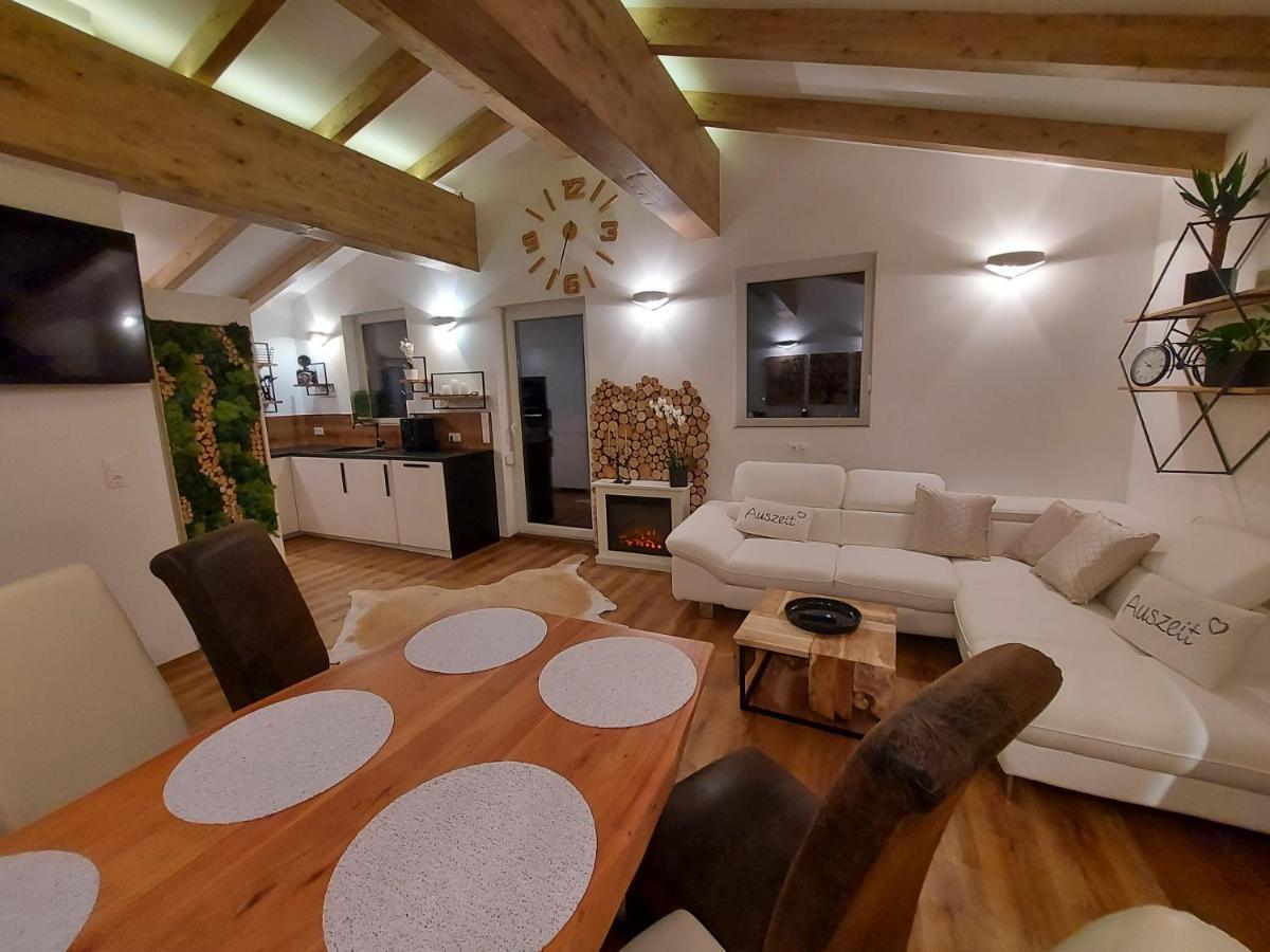 Auszeit Steiraland Penthouse 9 Mit Grossen Balkon Und Parkplatz Apartment Leoben  Bagian luar foto