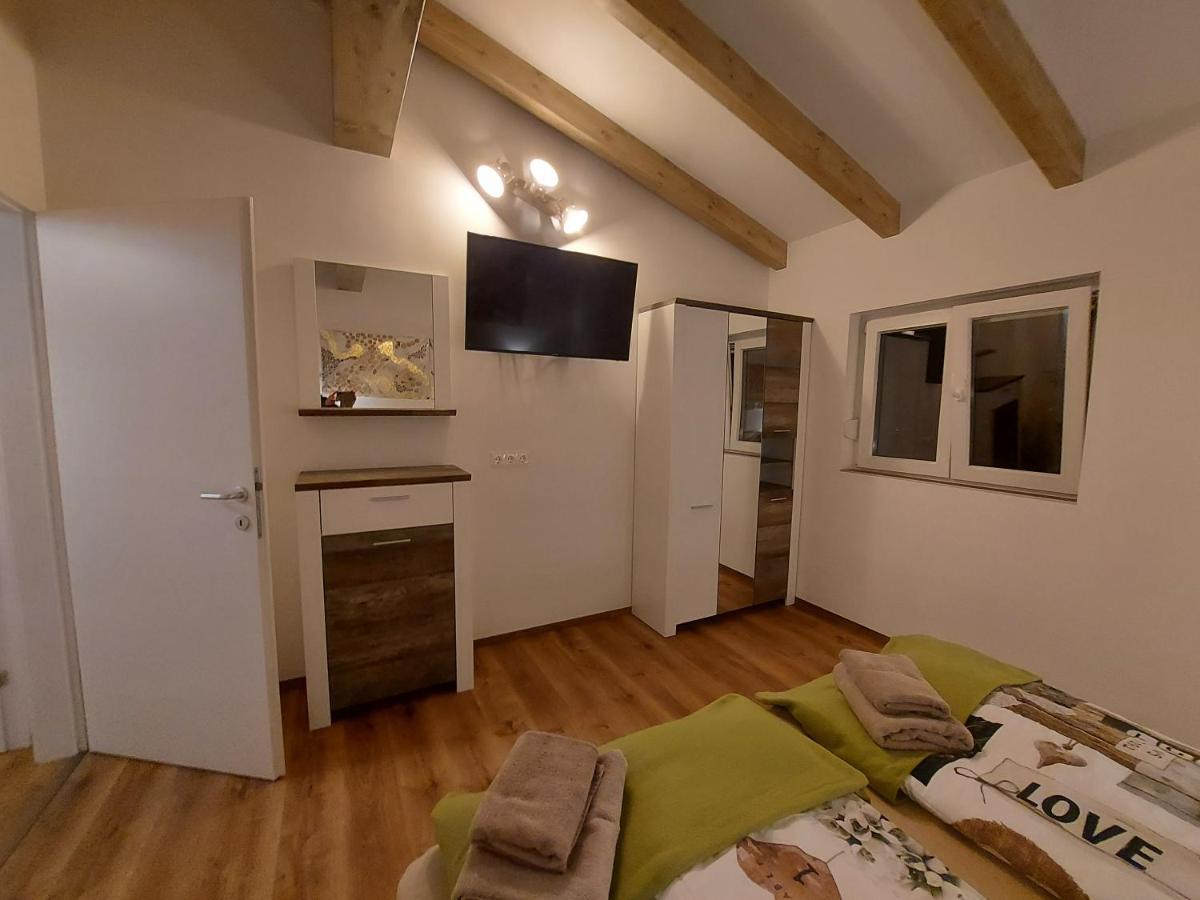 Auszeit Steiraland Penthouse 9 Mit Grossen Balkon Und Parkplatz Apartment Leoben  Bagian luar foto