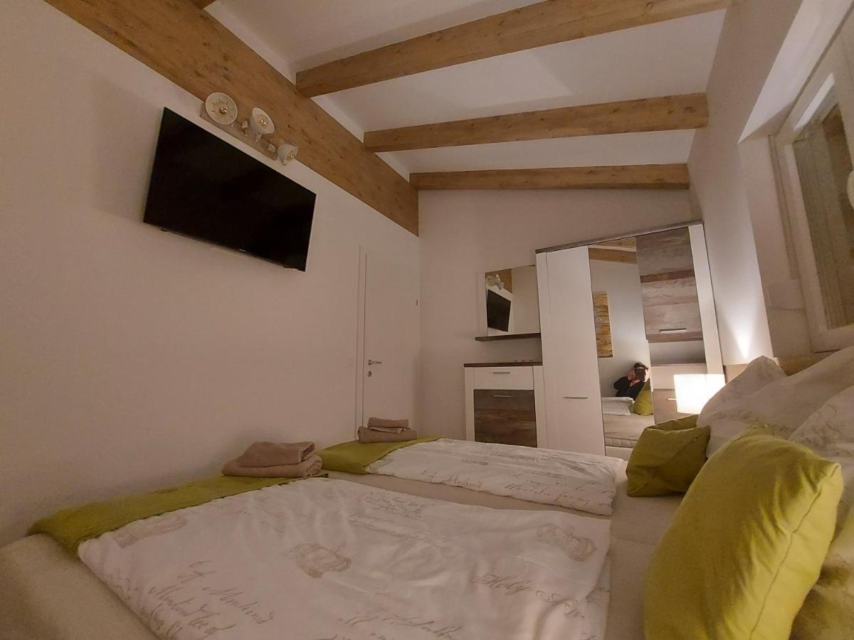 Auszeit Steiraland Penthouse 9 Mit Grossen Balkon Und Parkplatz Apartment Leoben  Bagian luar foto