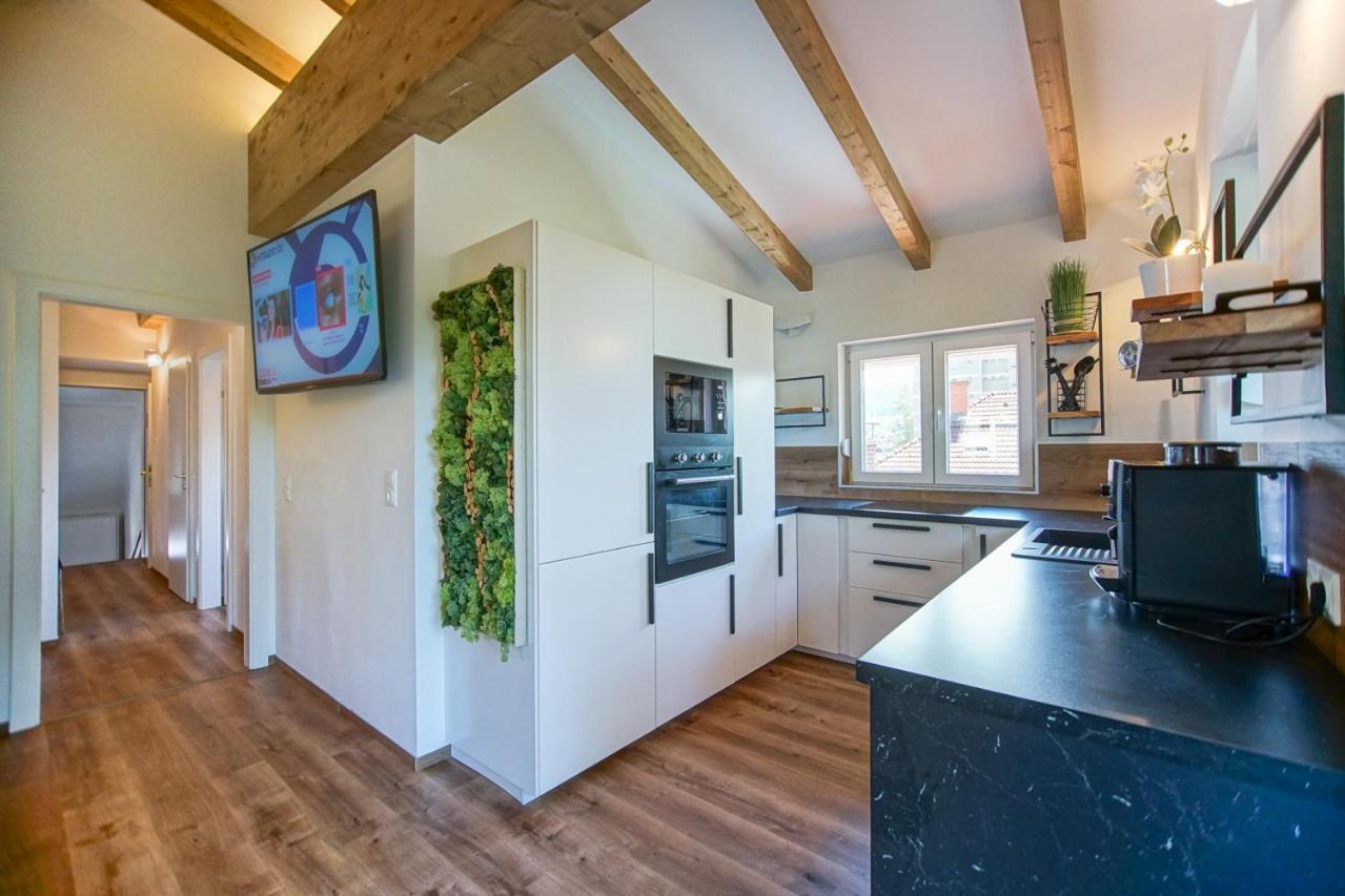 Auszeit Steiraland Penthouse 9 Mit Grossen Balkon Und Parkplatz Apartment Leoben  Bagian luar foto