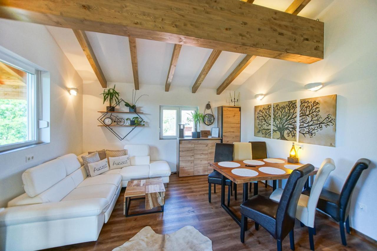 Auszeit Steiraland Penthouse 9 Mit Grossen Balkon Und Parkplatz Apartment Leoben  Bagian luar foto