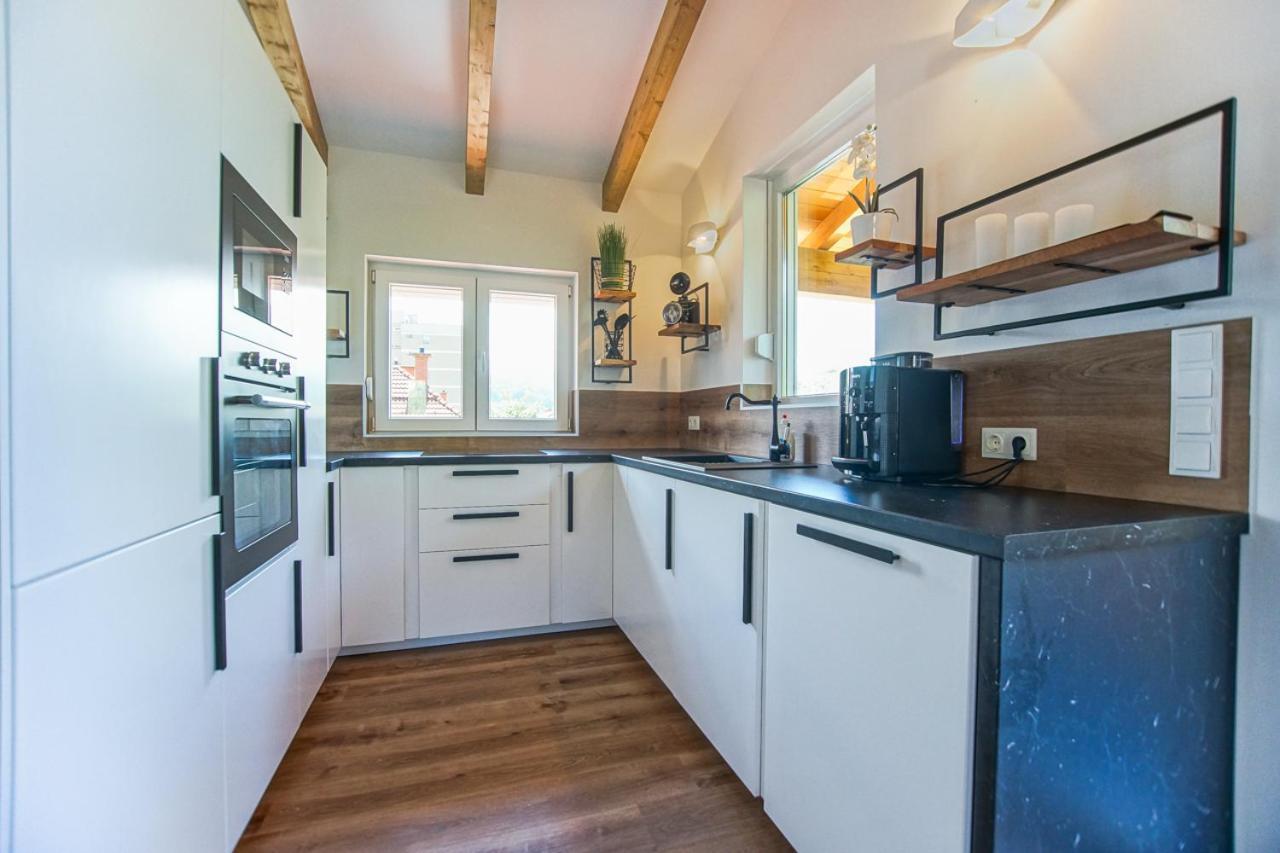 Auszeit Steiraland Penthouse 9 Mit Grossen Balkon Und Parkplatz Apartment Leoben  Bagian luar foto