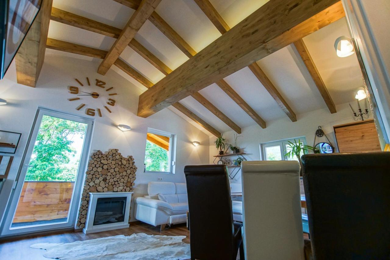 Auszeit Steiraland Penthouse 9 Mit Grossen Balkon Und Parkplatz Apartment Leoben  Bagian luar foto